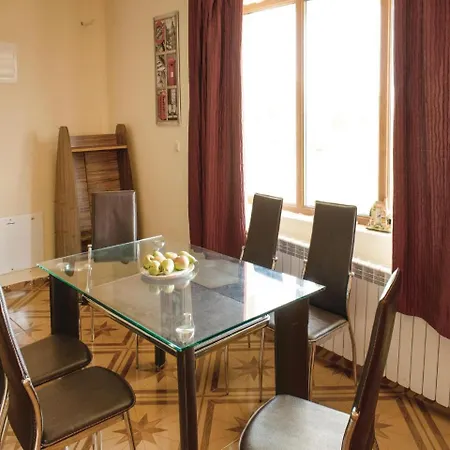 Three-bedroom Holiday In Kosharica Kosharitsa