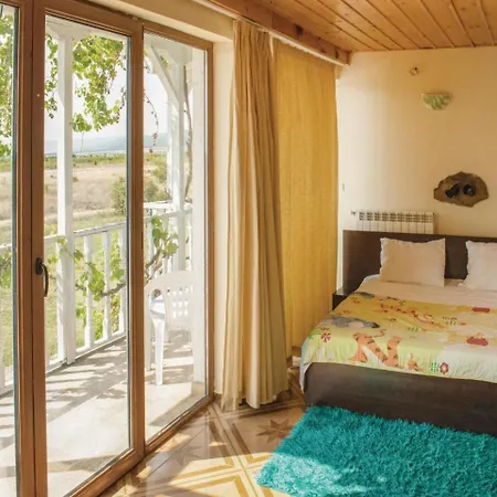 Three-bedroom Holiday In Kosharica Holiday home