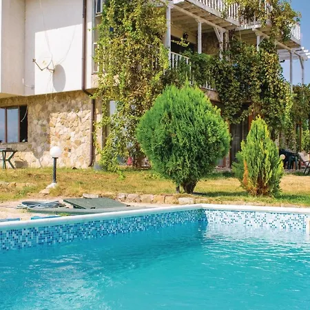 Three-bedroom Holiday In Kosharica * Kosharitsa