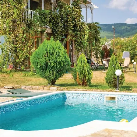 Three-bedroom Holiday In Kosharica Kosharitsa