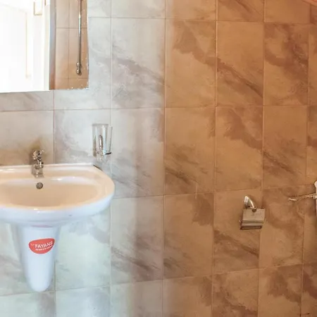 Three-bedroom Holiday In Kosharica *