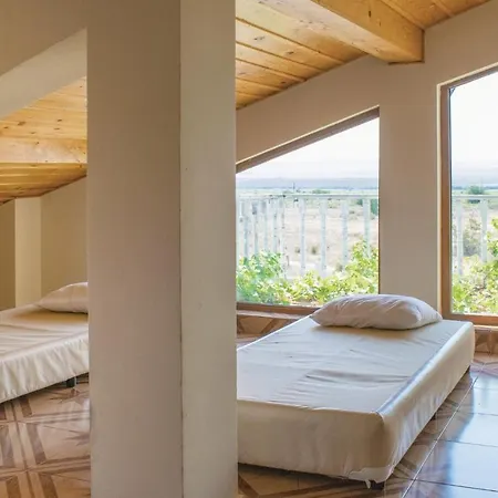 Three-bedroom Holiday In Kosharica * Koszarica